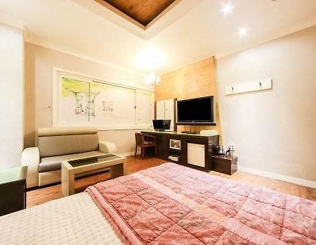 Lejlighed i Uichang-gu på 1000 m². Soveværelser: 1. Private badeværelser: 1. Changwon Eksteriør billede